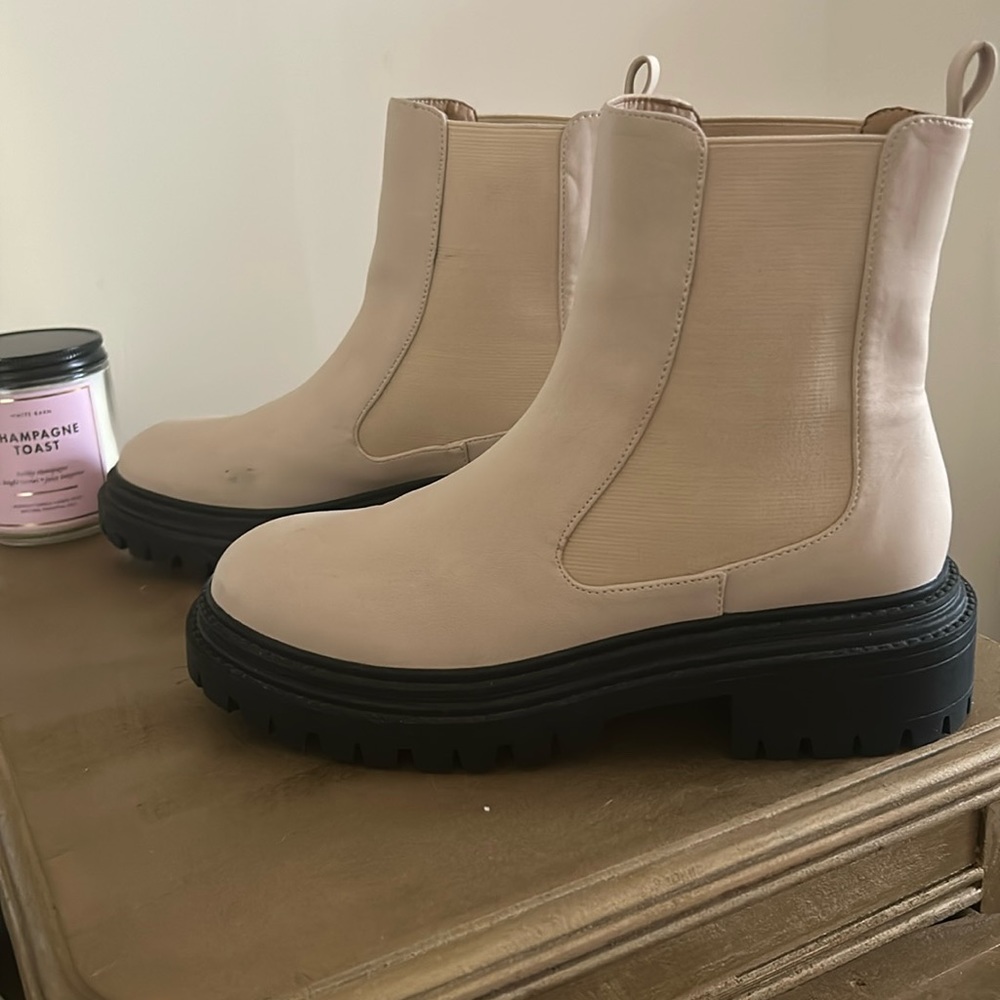 Beige boots